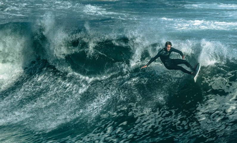 Surfer à Arcachon